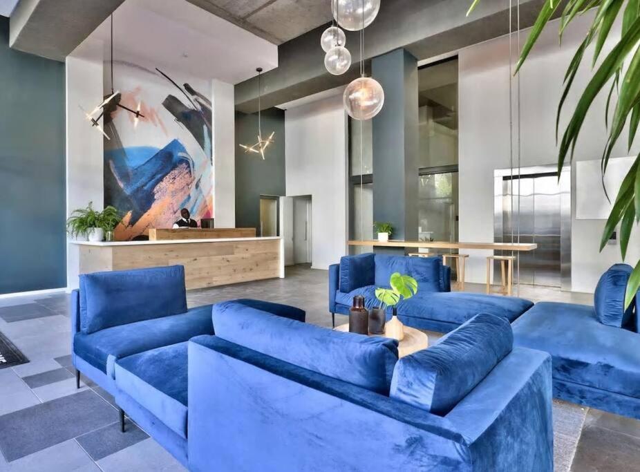 Seapoint - Pool - Gym - Balcony Apartment *
