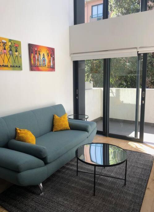 Seapoint - Pool - Gym - Balcony Apartment