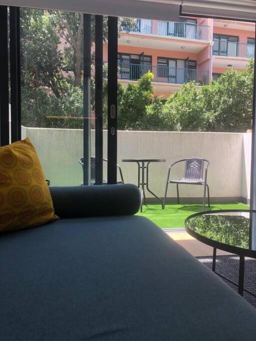 Seapoint - Pool - Gym - Balcony Apartment